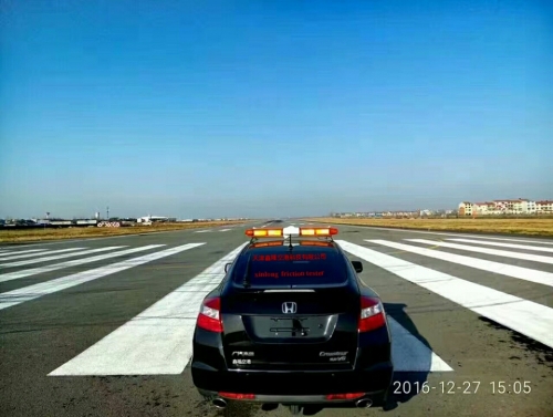 襄陽(yáng)機(jī)場(chǎng)新增跑道摩擦系數(shù)測(cè)試車(chē)